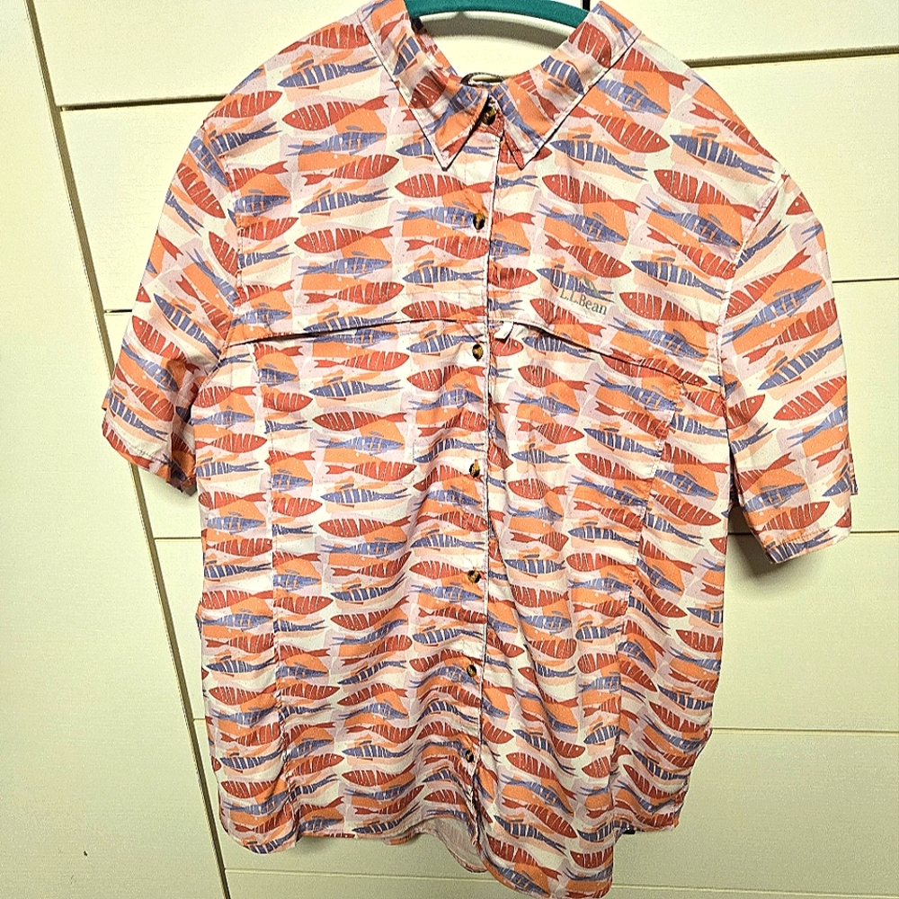 L.L. Bean Women's 2X Vented Camp Shirt, Never Worn. Multicolored Fish Pattern.
